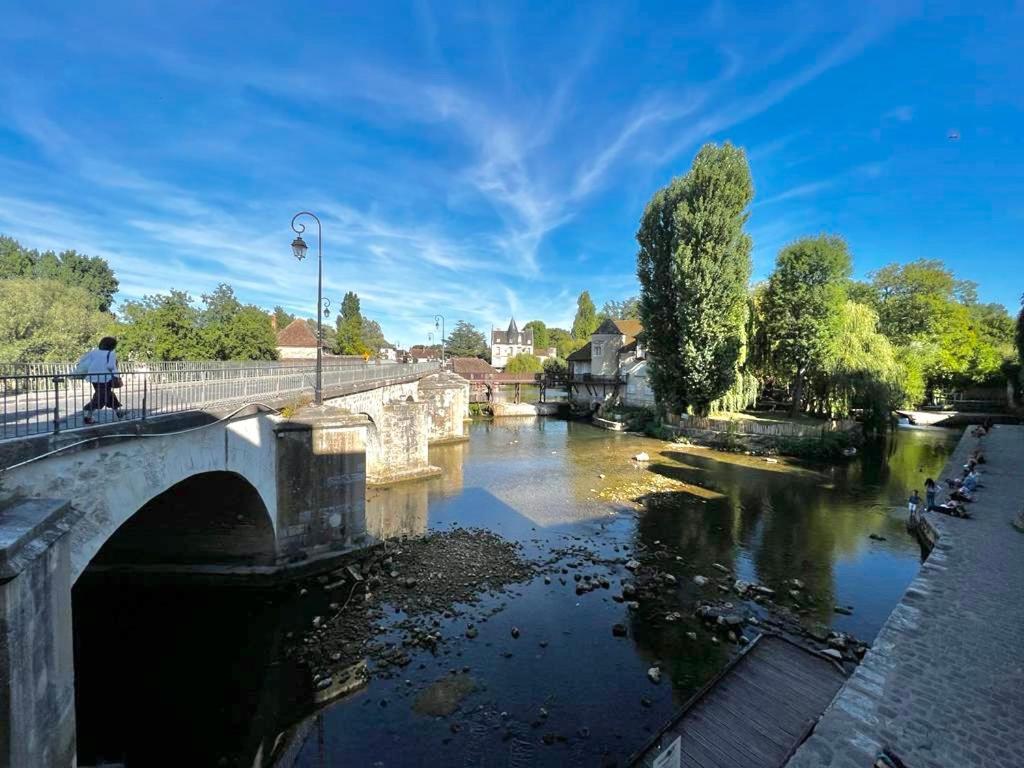 Les Pieds Dans L'Eau - Moret Centre 外观 照片